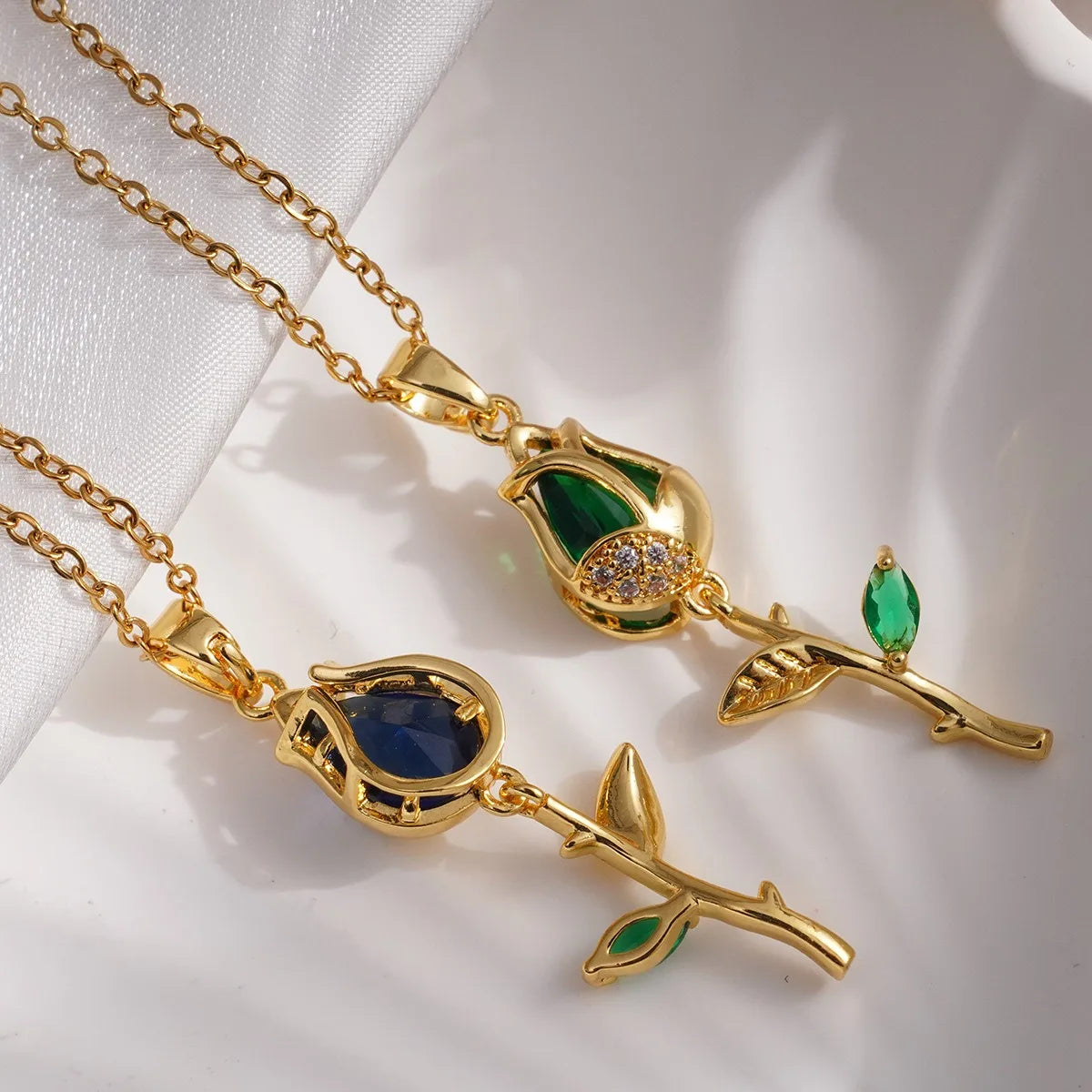 Collares con colgante de flor de tulipán y circonita colorida para mujer, cadena de acero inoxidable dulce brillante, abalorio de Color dorado, regalo de joyería