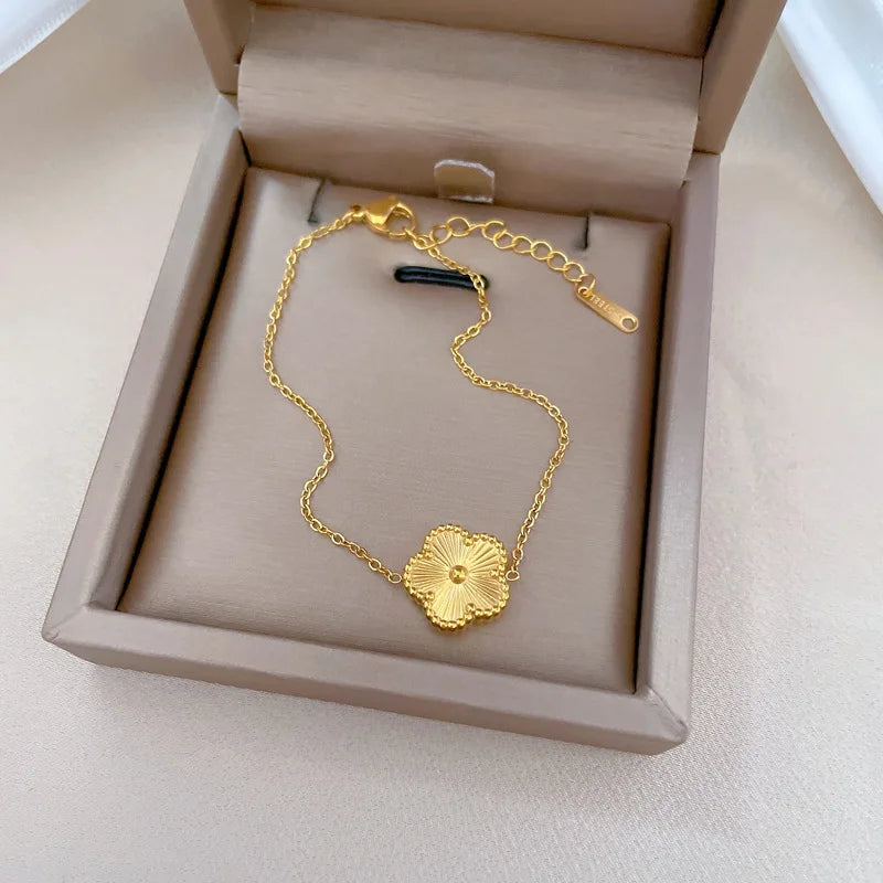 Pulseras con dijes de flores simples clásicas de acero inoxidable para mujeres y niñas, pulsera de flores de Color dorado, regalos de joyería para amigos