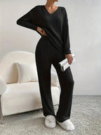 Traje Casual Rayas Albaricoque | Pantalón Recto | Cuello V | Look de Hogar P/V 2025