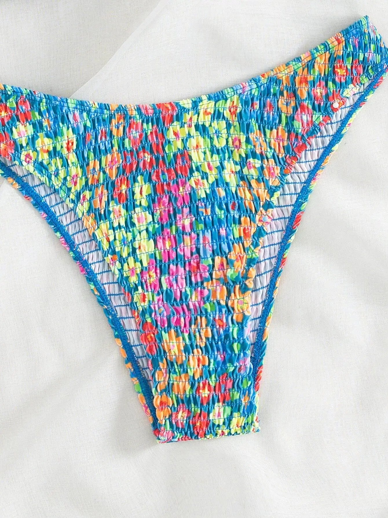 Bikini con Estampado Floral, Halter Ahumado y Parte Inferior de Tiro Alto
