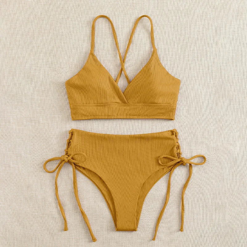 Bikini con Cordones y Cuello en V Profundo - Triangulares