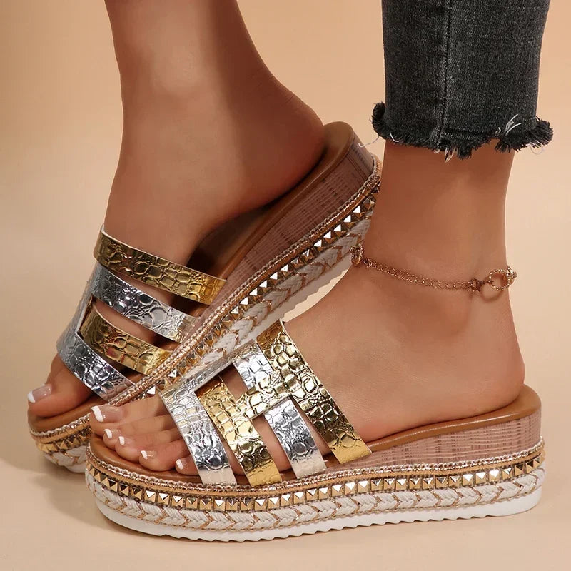 Sandalias de Cuña con Plataforma y Remaches de Colores