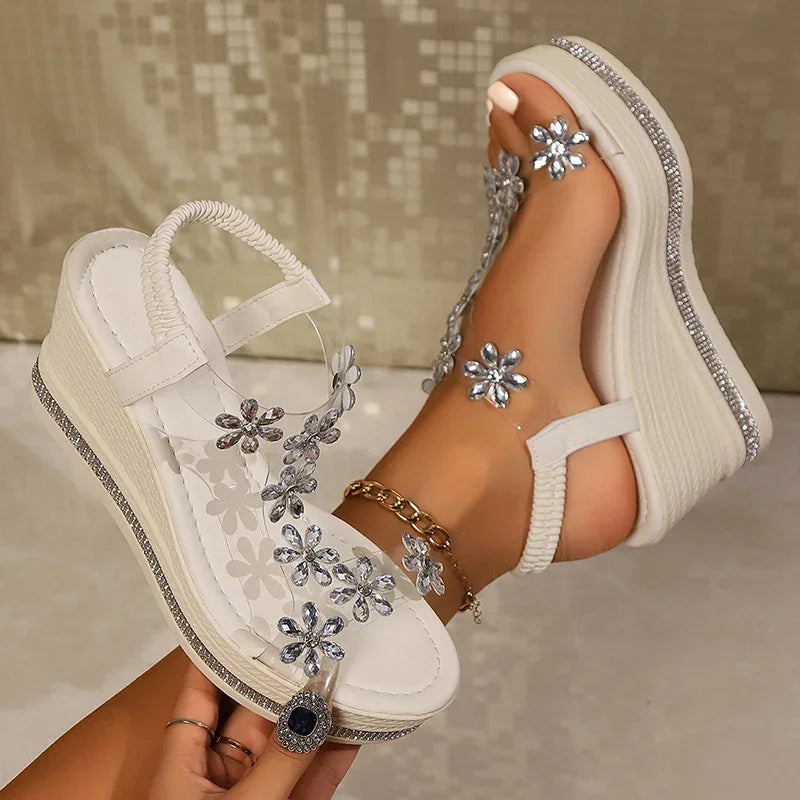 Sandalias de cuña con flores y diamantes de imitación para mujer, sandalias de plataforma gruesas con cristales de lujo, zapatos de fiesta de tacón súper alto de Pvc transparente, 2025