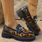 Mocasines de Leopardo Retro con Plataforma | Gamuza y Detalle Metálico | Punta Redonda