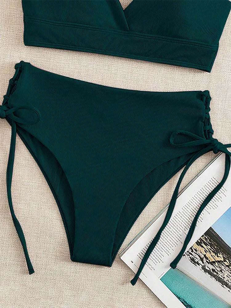 Bikini con Cordones y Cuello en V Profundo - Triangulares