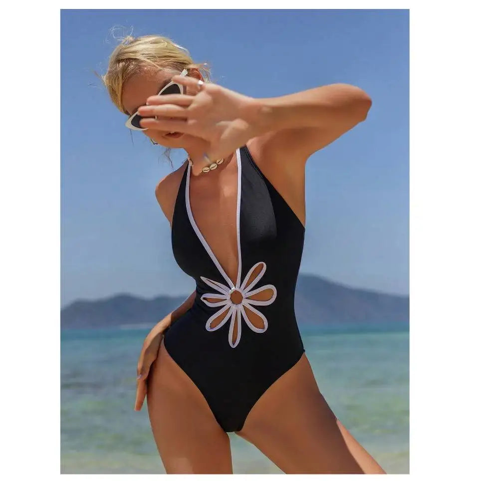 Traje de Baño de Una Pieza Halter - Ribete en Contraste y Diseño Ahuecado
