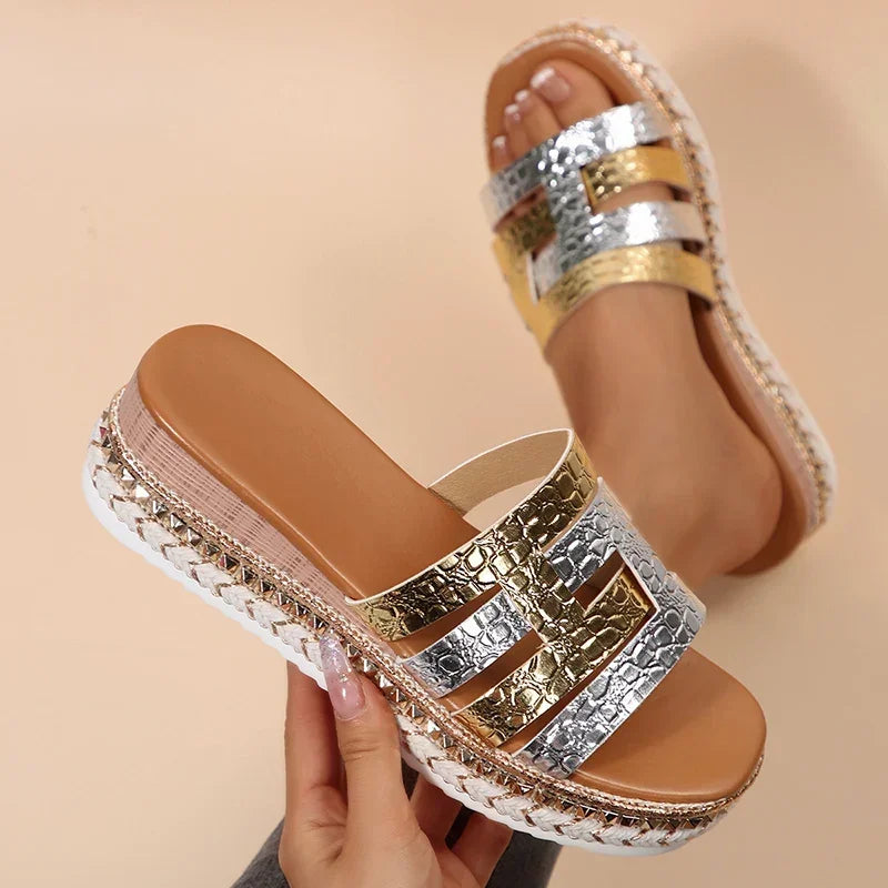 Sandalias de Cuña con Plataforma y Remaches de Colores