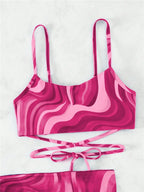 Bikini con Estampado Ondulado y Falda - Conjunto Práctico y Bonito
