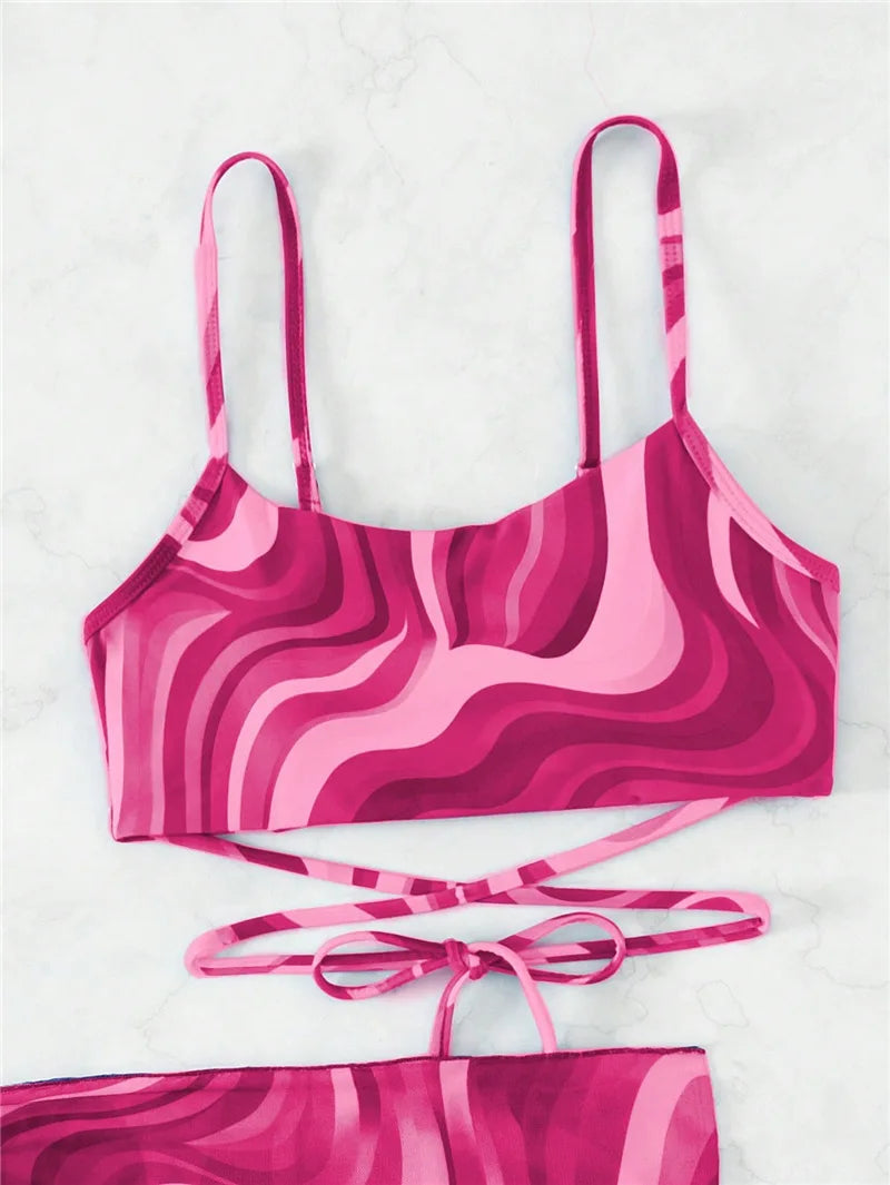 Bikini con Estampado Ondulado y Falda - Conjunto Práctico y Bonito