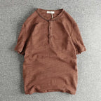 Camiseta básica hombre en TicoTrendy color cafe | Algodón 100% | Cuello con botones | Estilo retro | Manga corta.