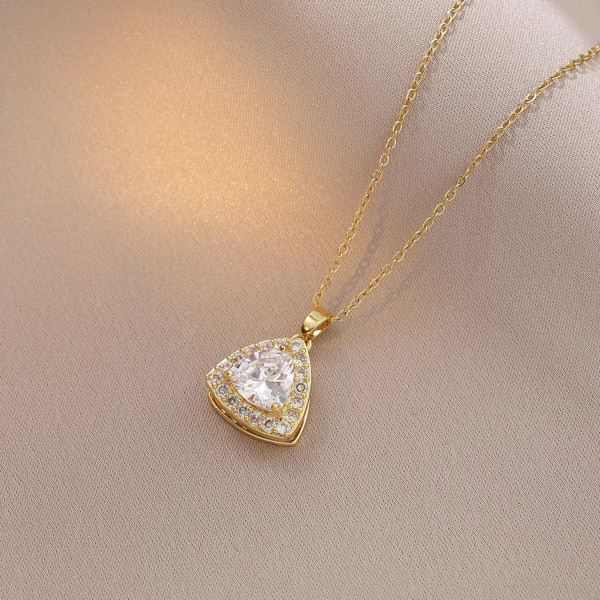 Collar con colgante de flor giratorio de circón brillante de lujo para mujer, cadena de acero inoxidable de Color dorado, joyería, accesorio para fiesta y boda
