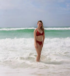 Bikini con Cordones y Cuello en V Profundo - Triangulares