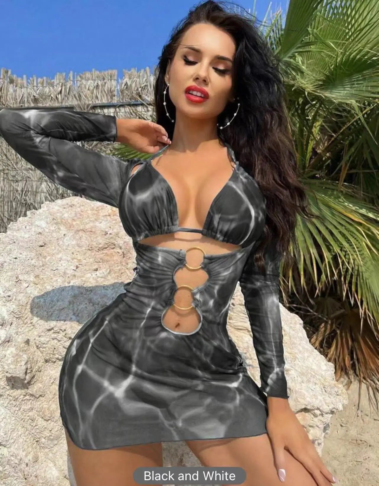 Conjunto de Tres Piezas - Bikini y Cover Up para la Arena