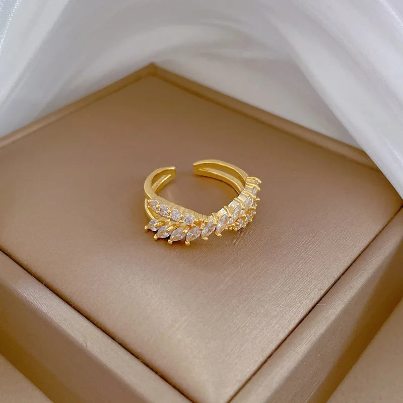 Anillos cruzados de circón de lujo a la moda para mujeres y niñas, anillo de dedo de cobre abierto ajustable de Color dorado, accesorios, regalos para amantes