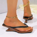 Chanclas de tacón con pezuña a la moda para mujer, sandalias con punta cuadrada y Clip para verano 2025, zapatillas de tacón medio de estilo de diseñador para mujer