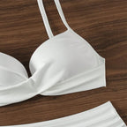 Bikini con Tirantes Finos y Cuello en V - Cintura Alta Torcida