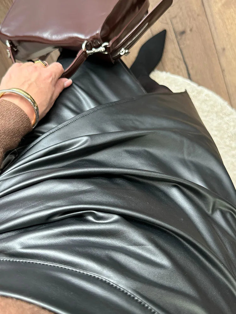 Falda Midi De Cuero Sintético Con Abertura Y Pliegues Sexy