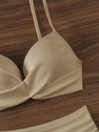 Bikini con Tirantes Finos y Cuello en V - Cintura Alta Torcida