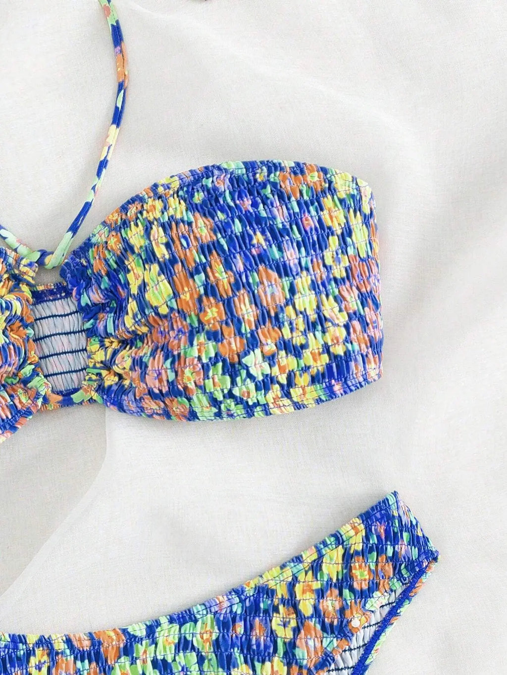 Bikini con Estampado Floral, Halter Ahumado y Parte Inferior de Tiro Alto