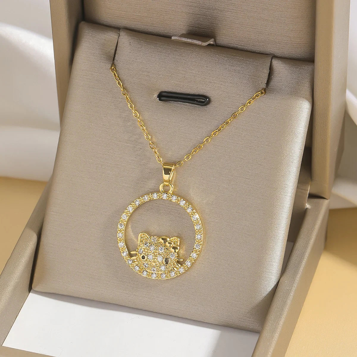 Sanrio lindo Hello Kitty collares con colgante de circón para mujeres niñas encantador gato de dibujos animados gatito cadena de acero inoxidable regalos de joyería