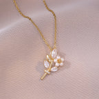 Collar Perla Circón ∣ Flor Dorado Femenino ∣ Acero Inoxidable Clásico