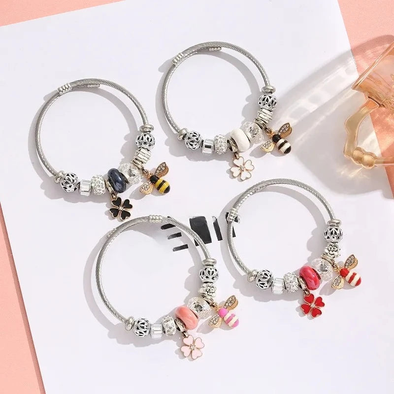 Pulseras con dijes de trébol de abeja de cristal a la moda para mujeres y niñas, brazalete bonito de acero inoxidable, accesorios, regalos de joyería
