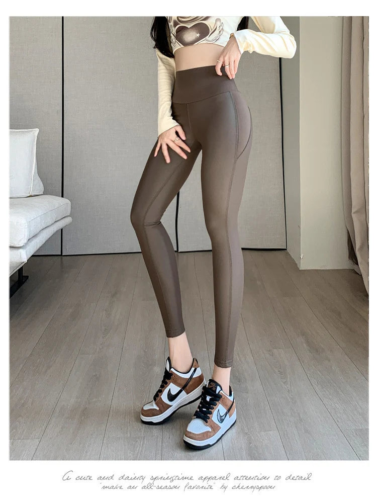 Leggings Cuero PU Polar Otoño Invierno | Empalmado Ajustado Sexy Rojo | Alta Elasticidad Cálida | Ticotrendy