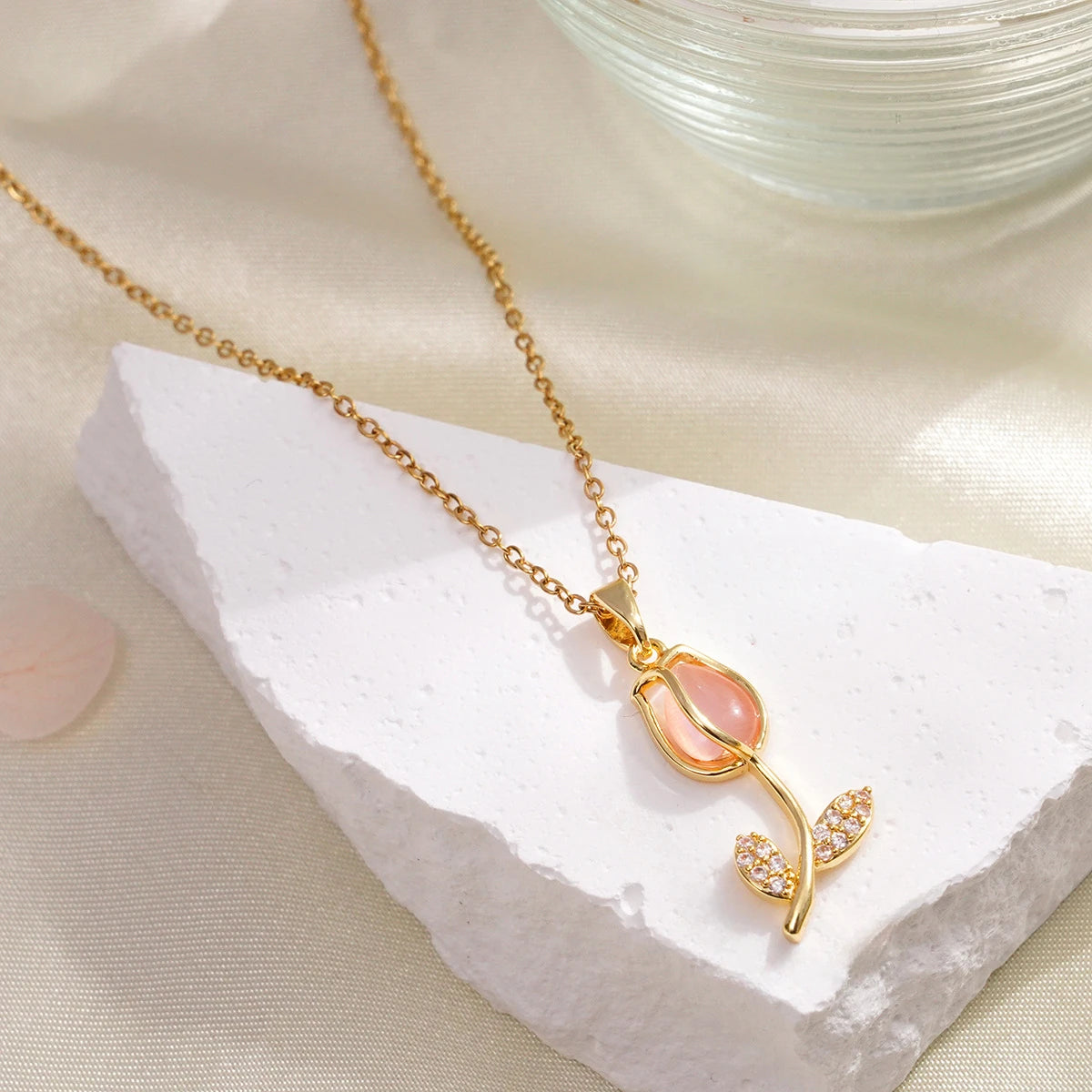 Collares románticos con colgante de flor de tulipán y circonita de piedra lunar para mujeres y niñas, cadena de acero inoxidable de Color dorado, accesorio de joyería, regalo