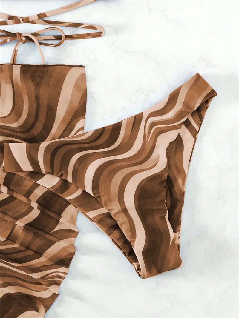 Bikini con Estampado Ondulado y Falda - Conjunto Práctico y Bonito