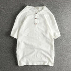 Camiseta básica hombre en TicoTrendy color blanco | Algodón 100% | Cuello con botones | Estilo retro | Manga corta.