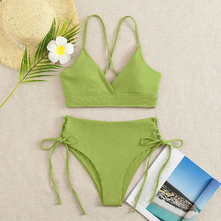 Bikini con Cordones y Cuello en V Profundo - Triangulares