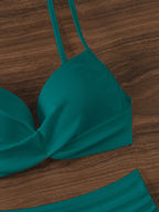Bikini con Tirantes Finos y Cuello en V - Cintura Alta Torcida