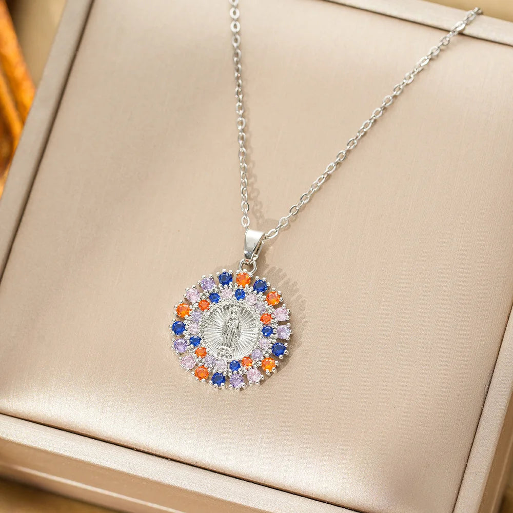 Cadena de acero inoxidable de lujo con circonita de la Virgen María, collares con colgante redondo para mujeres y hombres, joyería religiosa, accesorios de regalos
