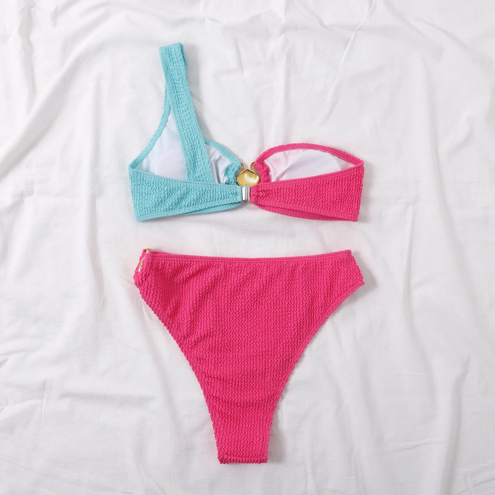 Bikini de Dos Piezas con Concha - Top Sexy para Playas de Guanacaste