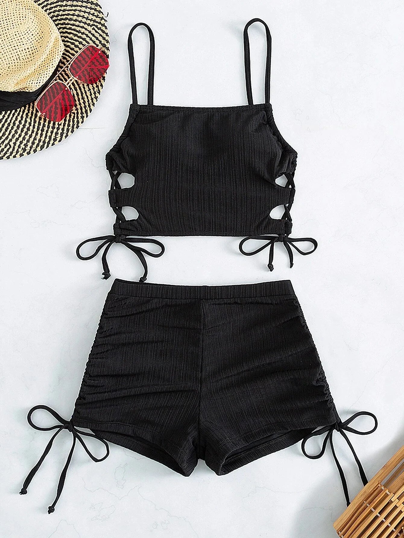 Bikini de Verano Monocromático en Blanco o Negro con Cordones