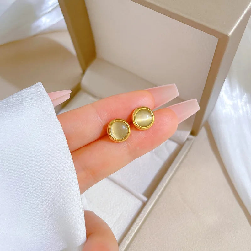 Pendientes redondos simples de piedra lunar para mujeres y hombres, accesorios para las orejas de acero inoxidable de ensueño, regalos de joyería para amigos y amantes