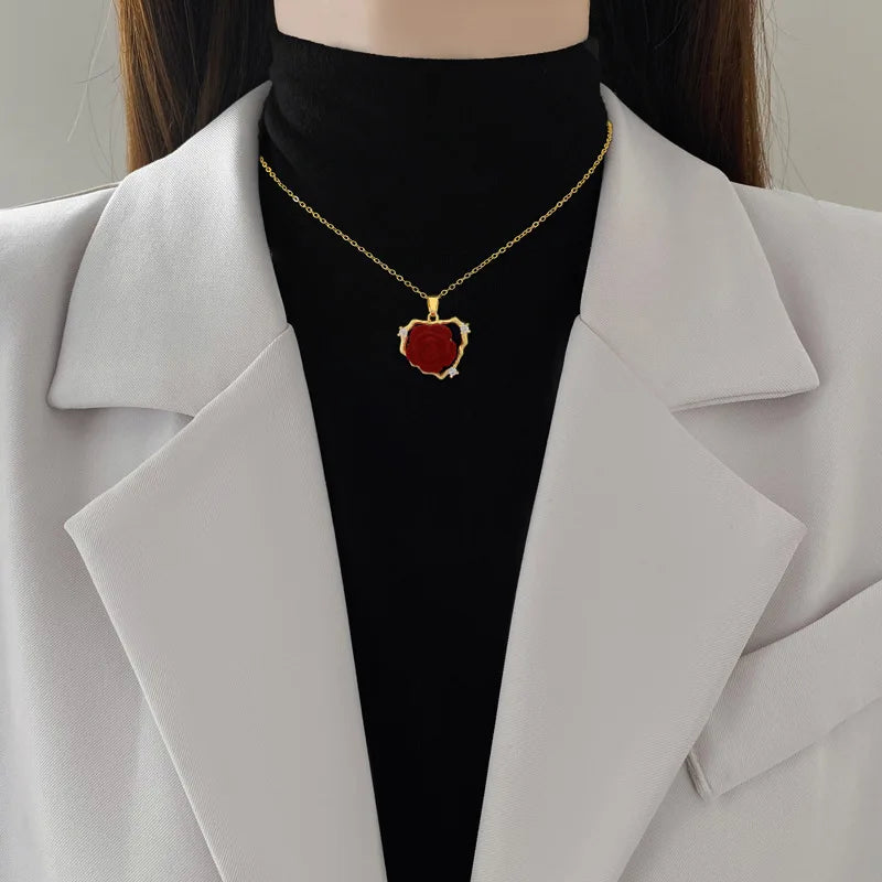 Collar con colgante de corazón y flor rosa desplumada roja Vintage de Color dorado para mujer, cadena de acero inoxidable, accesorios de joyería, regalos