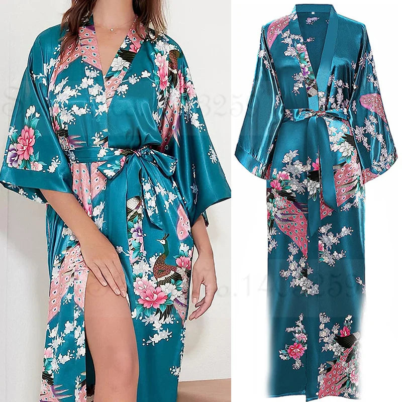 Bata Kimono Pavo Real y Flores | Talla Grande | Tico Trendy