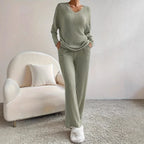 Traje Casual Rayas Albaricoque | Pantalón Recto | Cuello V | Look de Hogar P/V 2025