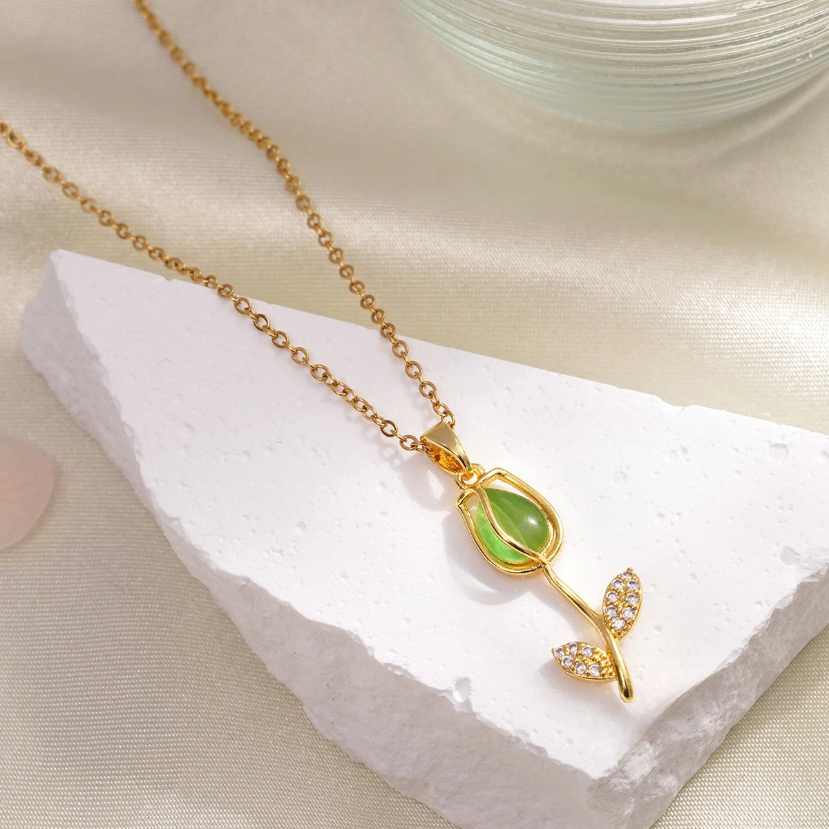 Collares románticos con colgante de flor de tulipán y circonita de piedra lunar para mujeres y niñas, cadena de acero inoxidable de Color dorado, accesorio de joyería, regalo
