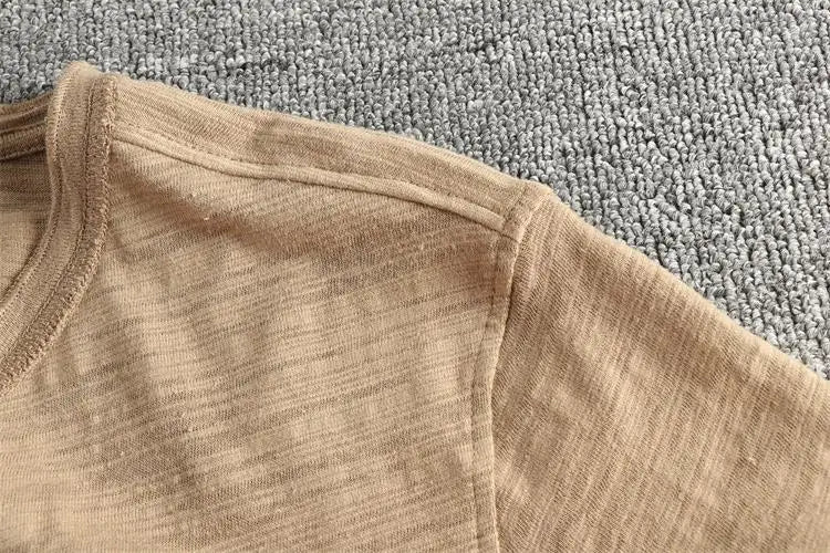 Hombro camiseta básica hombre en TicoTrendy color beige | Algodón 100% | Cuello con botones | Estilo retro | Manga corta