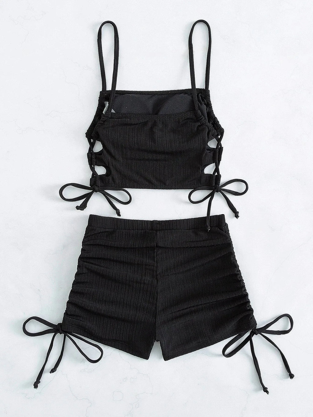 Bikini de Verano Monocromático en Blanco o Negro con Cordones