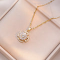 Collar Flor Giratoria Brillante | Circón Dorado | Acero Inoxidable | Ticotrendy