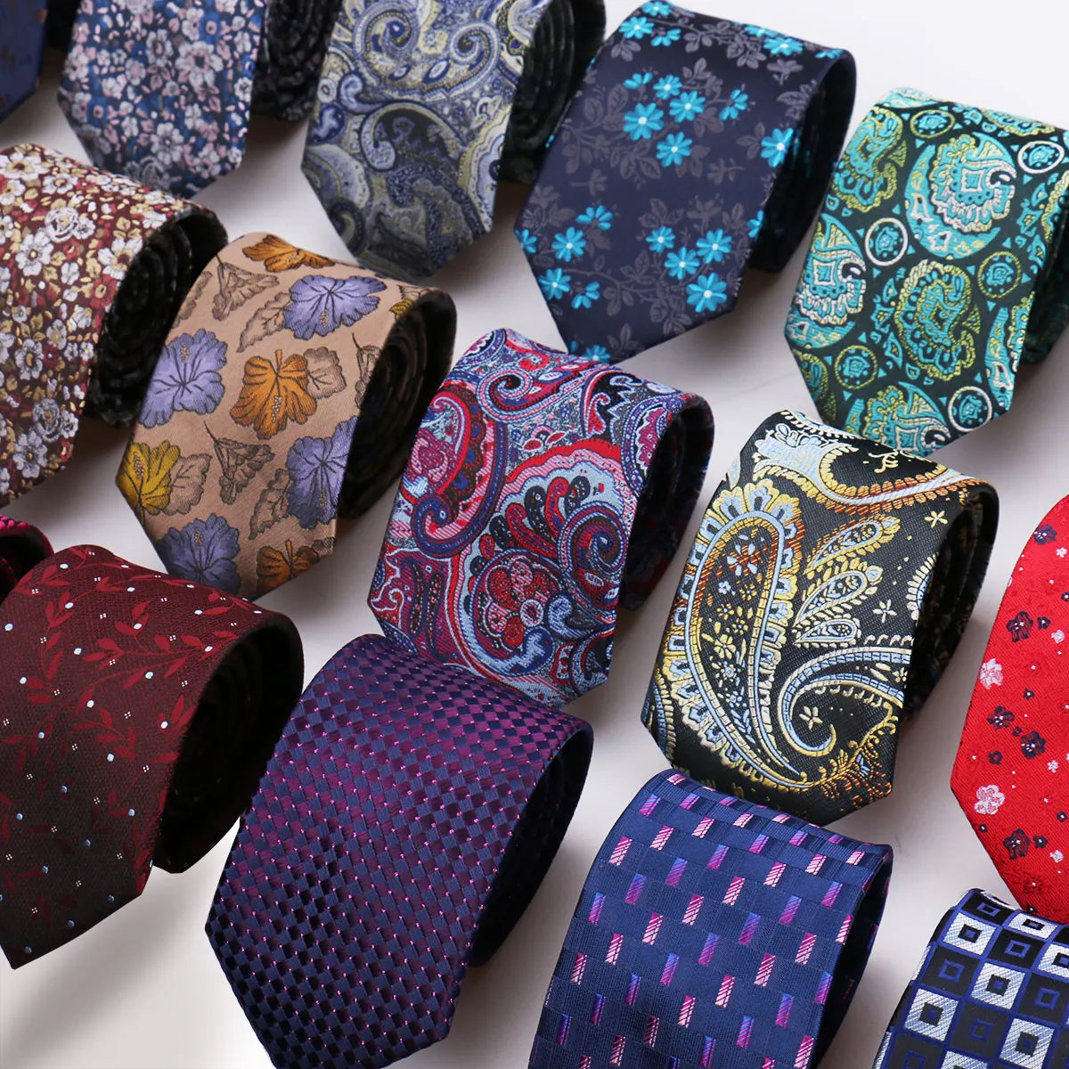 Diseño Exclusivo: Corbata de Lujo con un Estilo Vibrante y Sofisticado