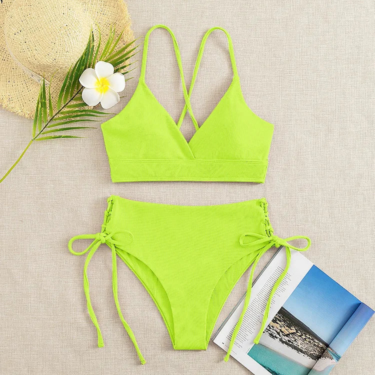 Bikini con Cordones y Cuello en V Profundo - Triangulares