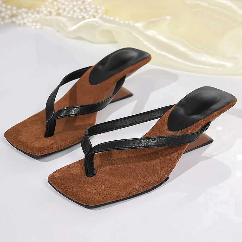 Chanclas de tacón con pezuña a la moda para mujer, sandalias con punta cuadrada y Clip para verano 2025, zapatillas de tacón medio de estilo de diseñador para mujer