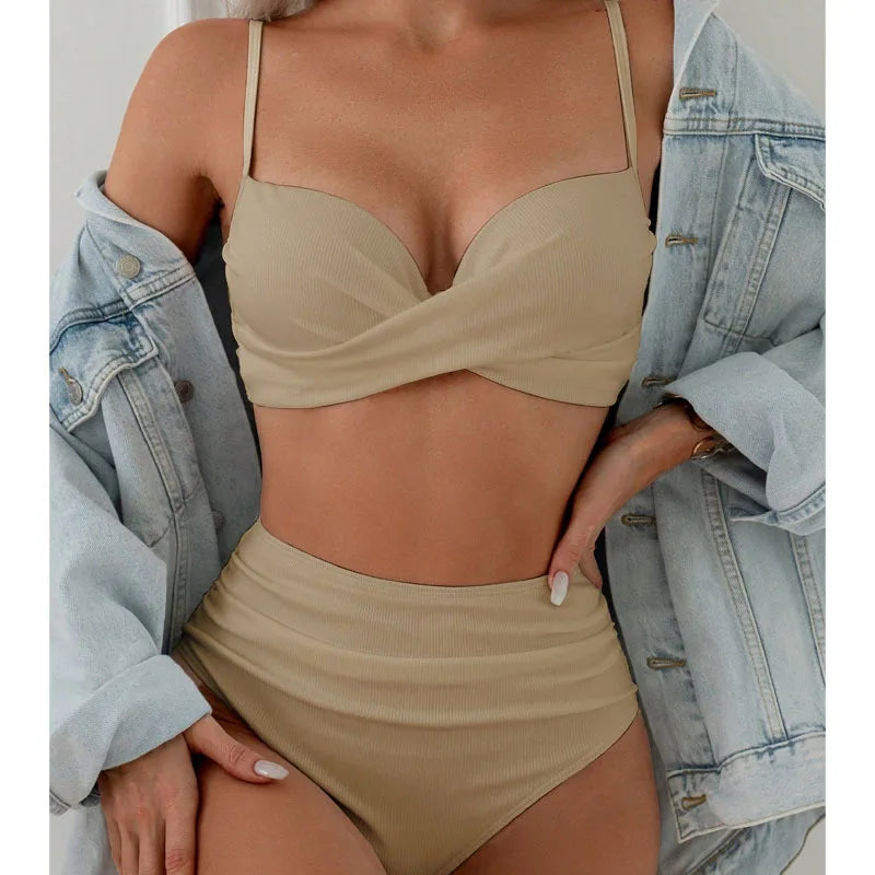 Bikini con Tirantes Finos y Cuello en V - Cintura Alta Torcida