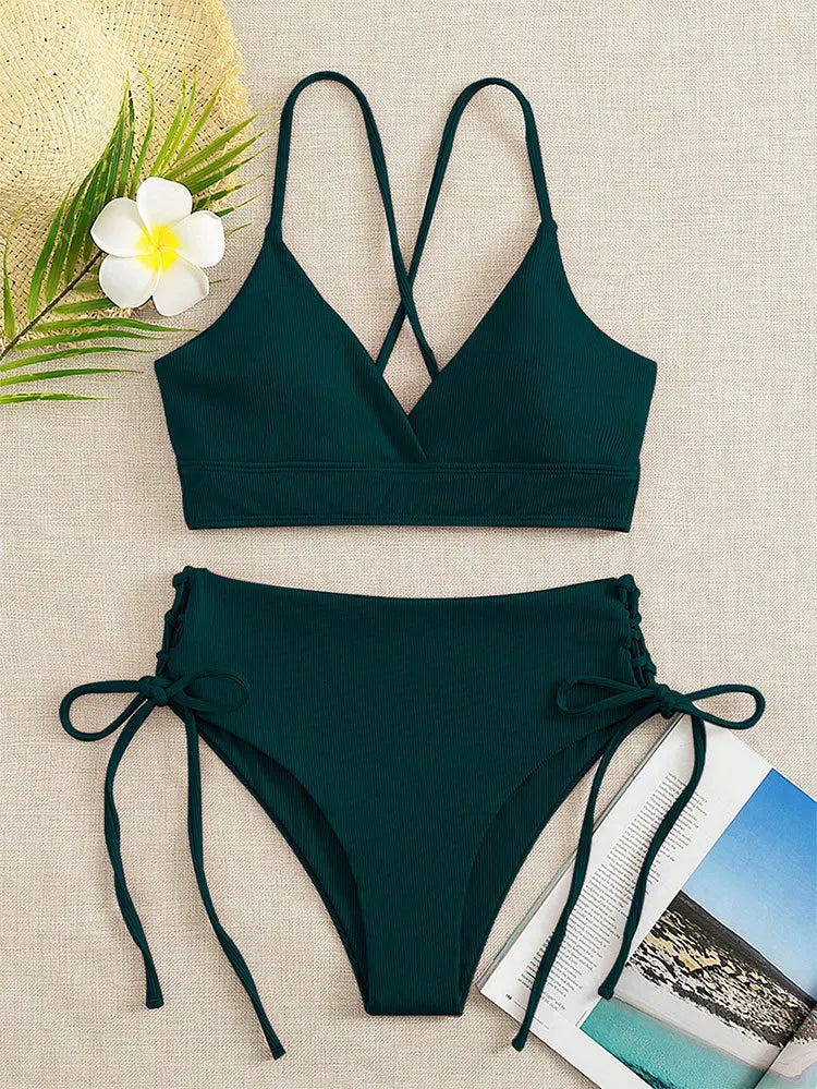 Bikini con Cordones y Cuello en V Profundo - Triangulares