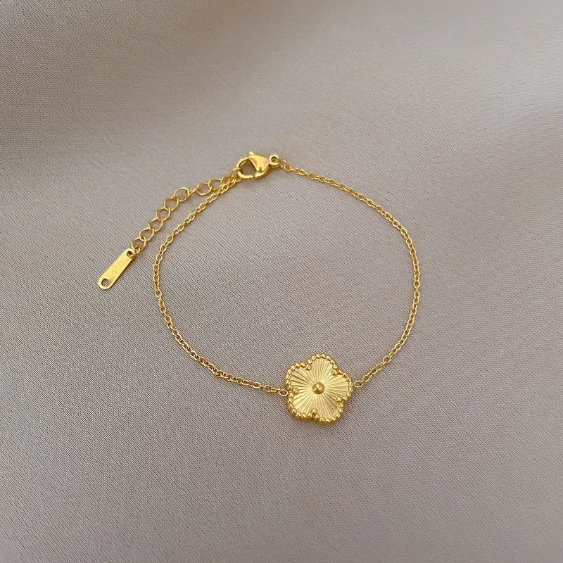 Pulseras con dijes de flores simples clásicas de acero inoxidable para mujeres y niñas, pulsera de flores de Color dorado, regalos de joyería para amigos
