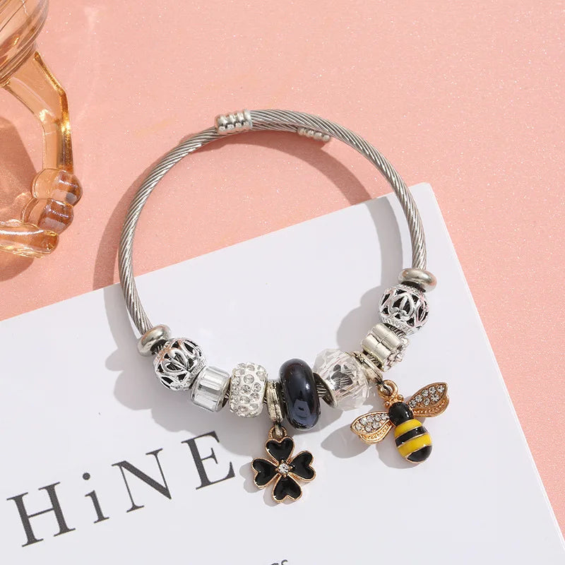 Pulseras con dijes de trébol de abeja de cristal a la moda para mujeres y niñas, brazalete bonito de acero inoxidable, accesorios, regalos de joyería